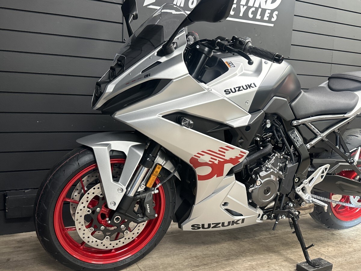 Suzuki GSX-8R