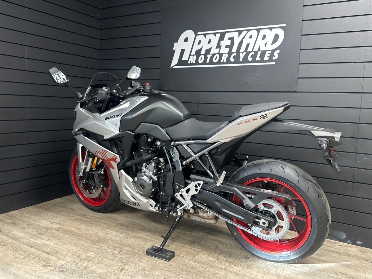 Suzuki GSX-8R