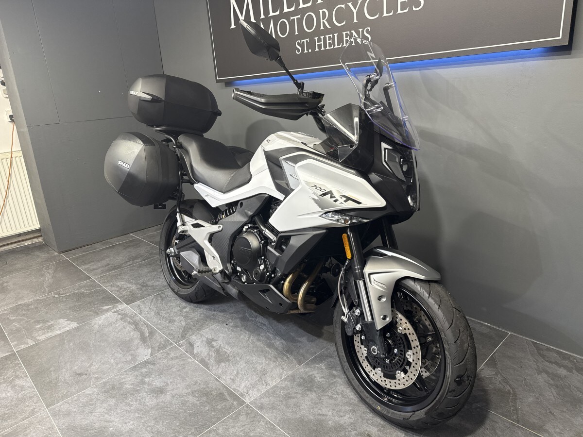 CFMOTO 700 MT