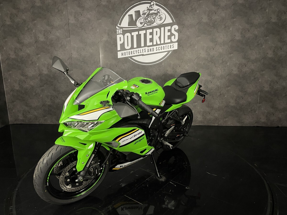 Kawasaki ZX-4RR ZX400SSFAN GN1