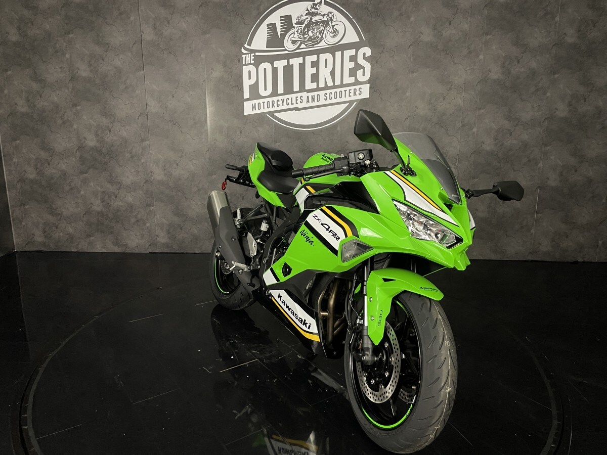 Kawasaki ZX-4RR ZX400SSFAN GN1