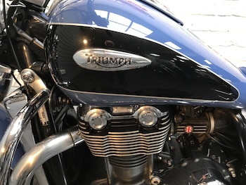Used Triumph THUNDERBIRD 1600 2009 for sale - bike-77866136: Photo