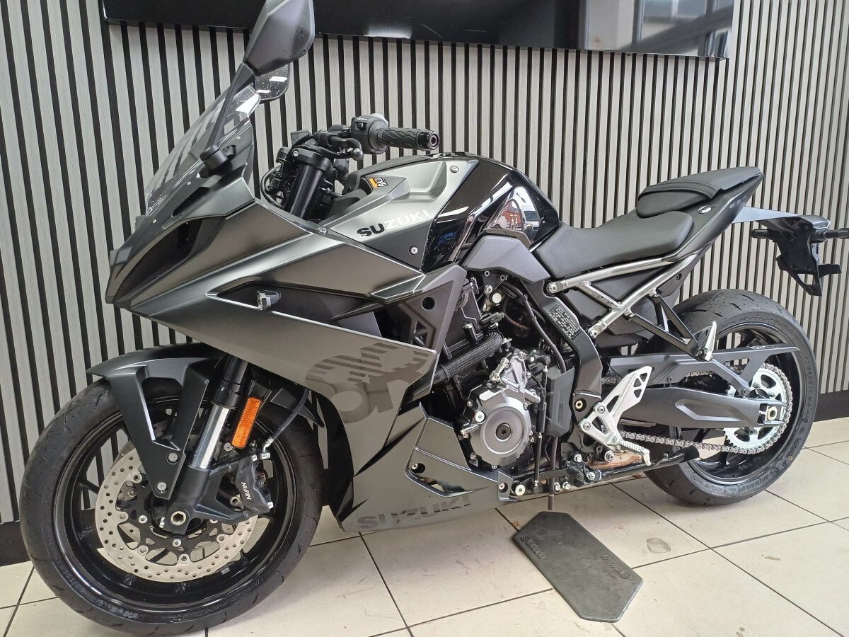 Suzuki GSX-8R