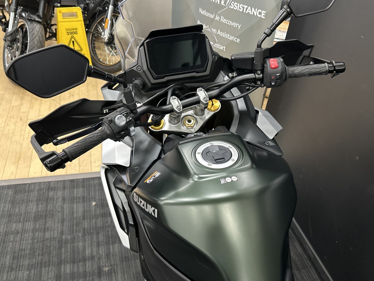 Suzuki GSX-S1000 GX +