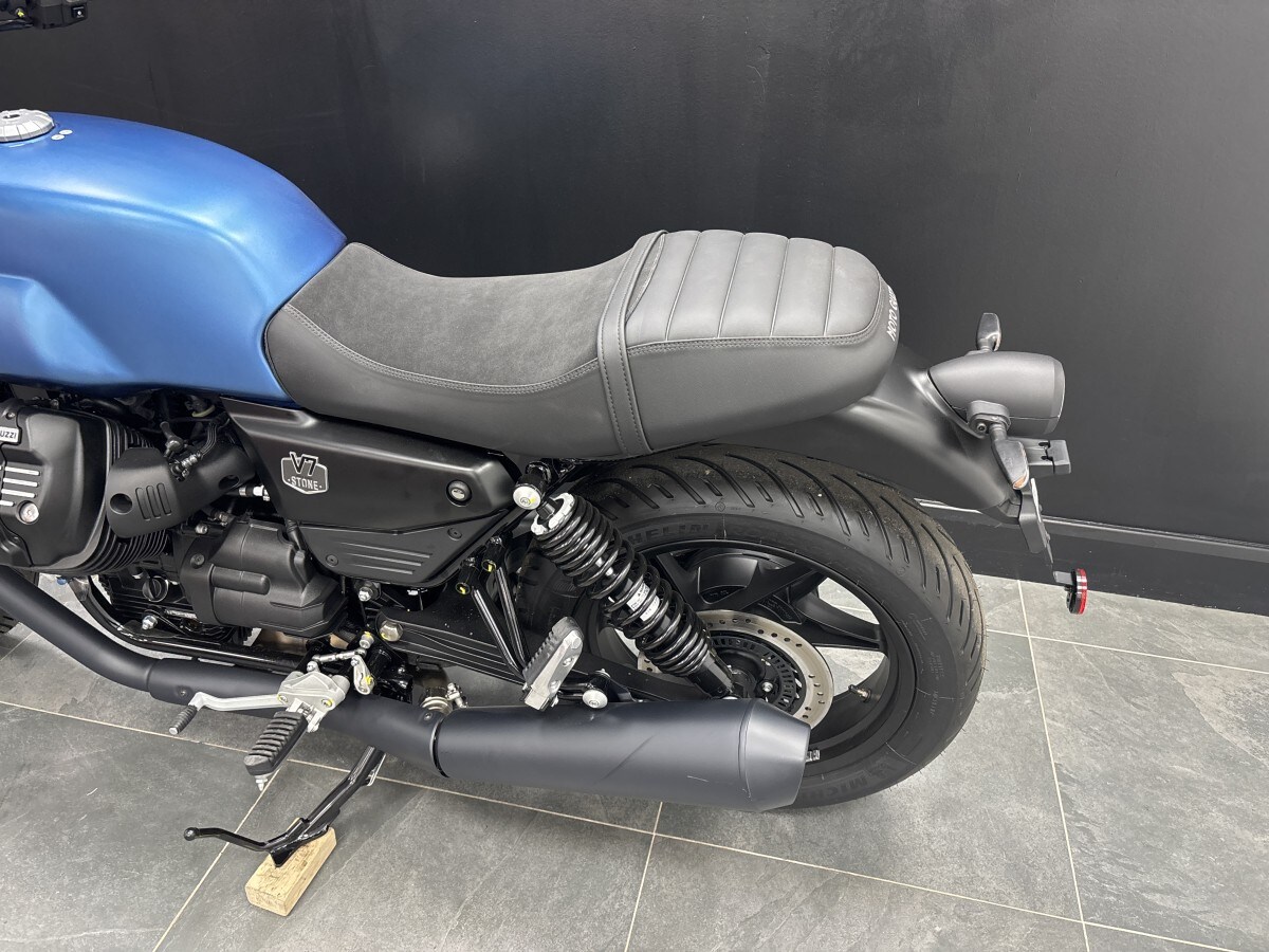 Moto Guzzi V7 Stone