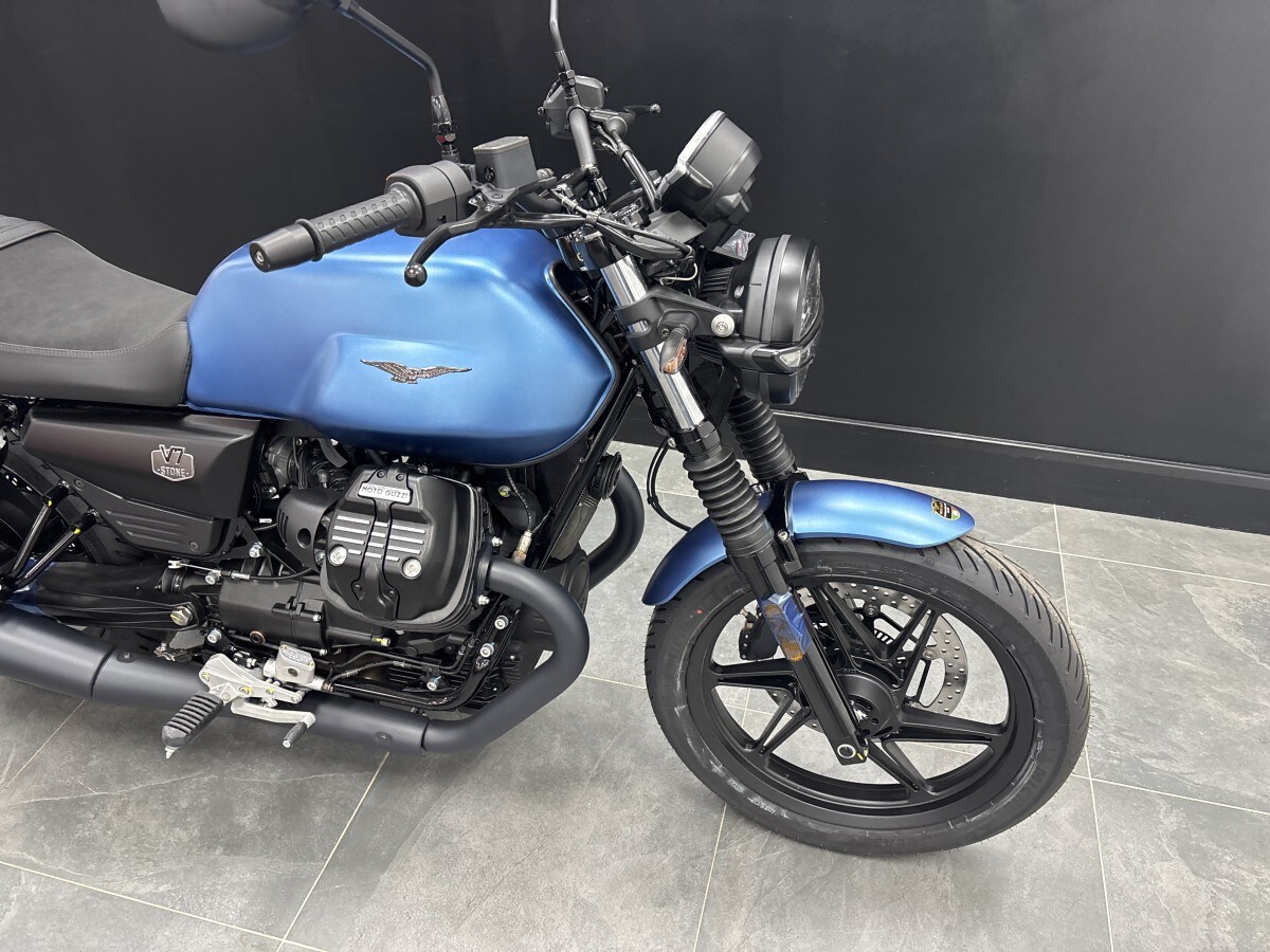 Moto Guzzi V7 Stone
