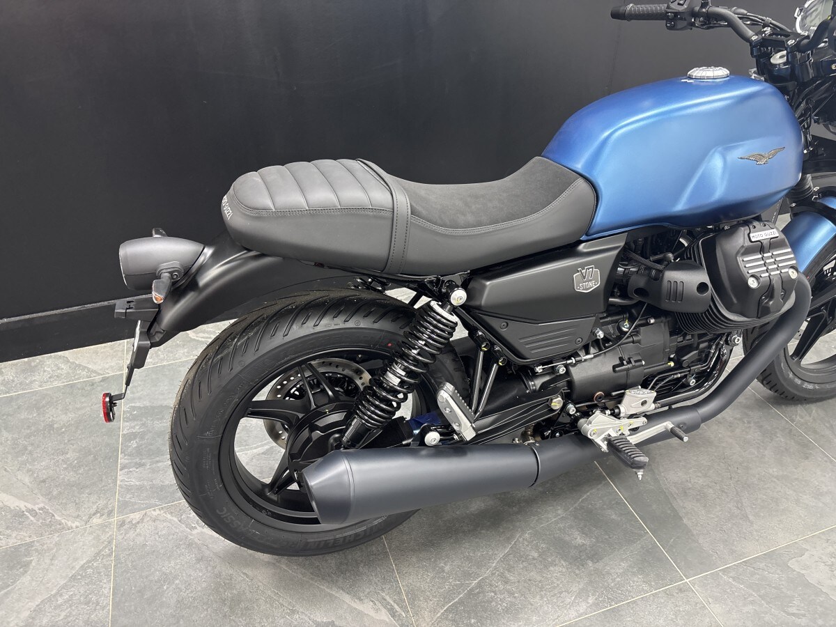 Moto Guzzi V7 Stone