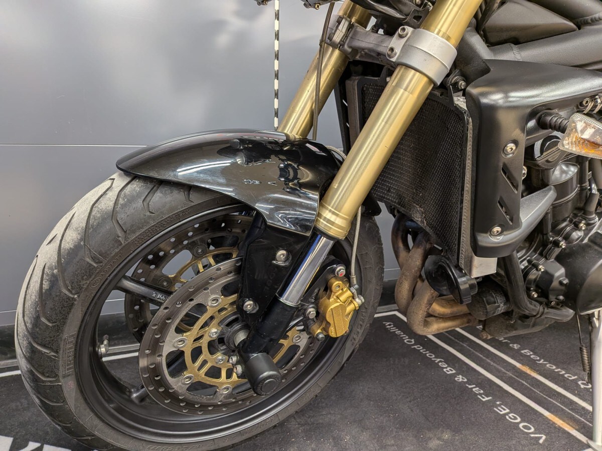 Triumph STREET TRIPLE