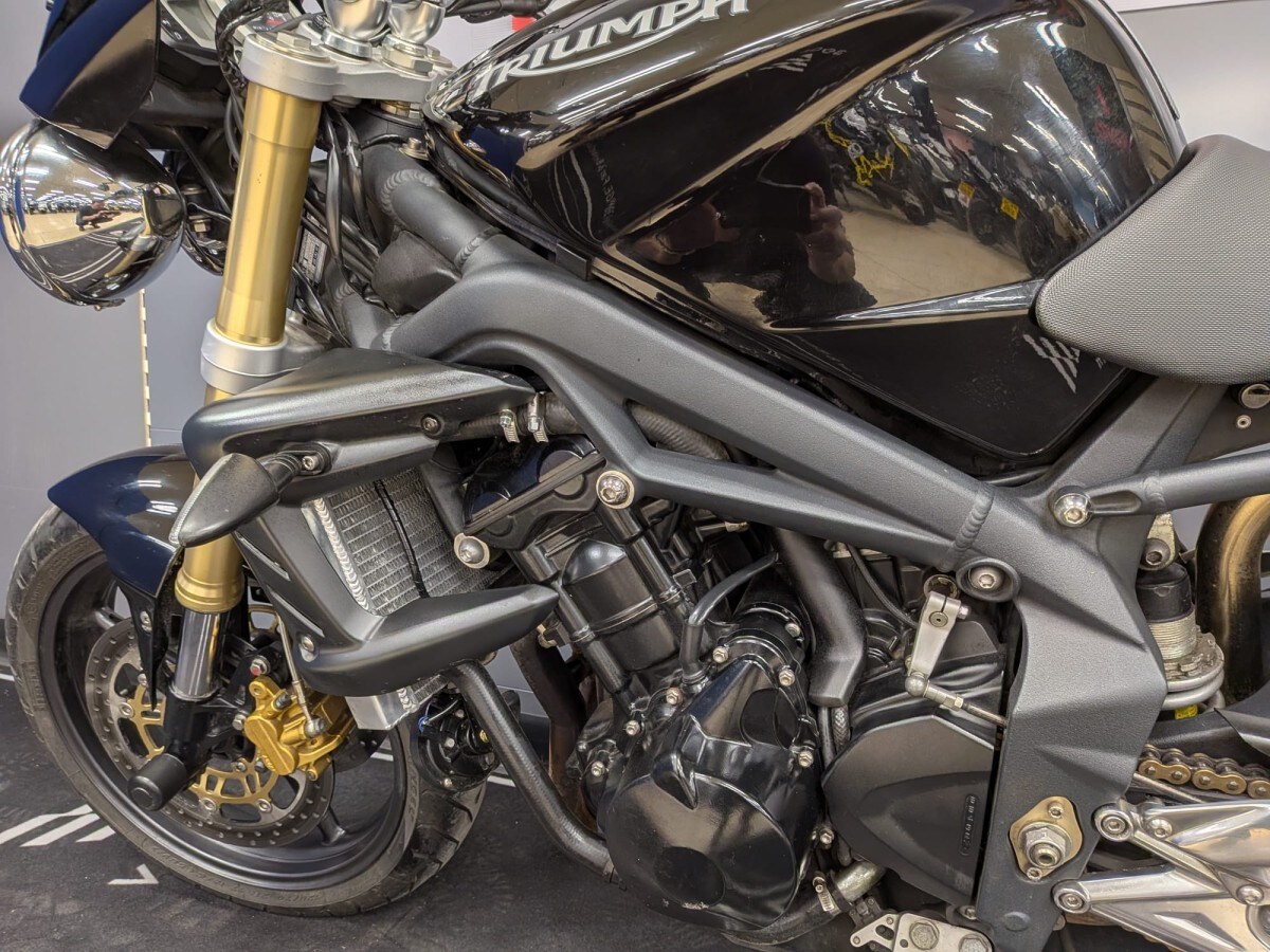 Triumph STREET TRIPLE