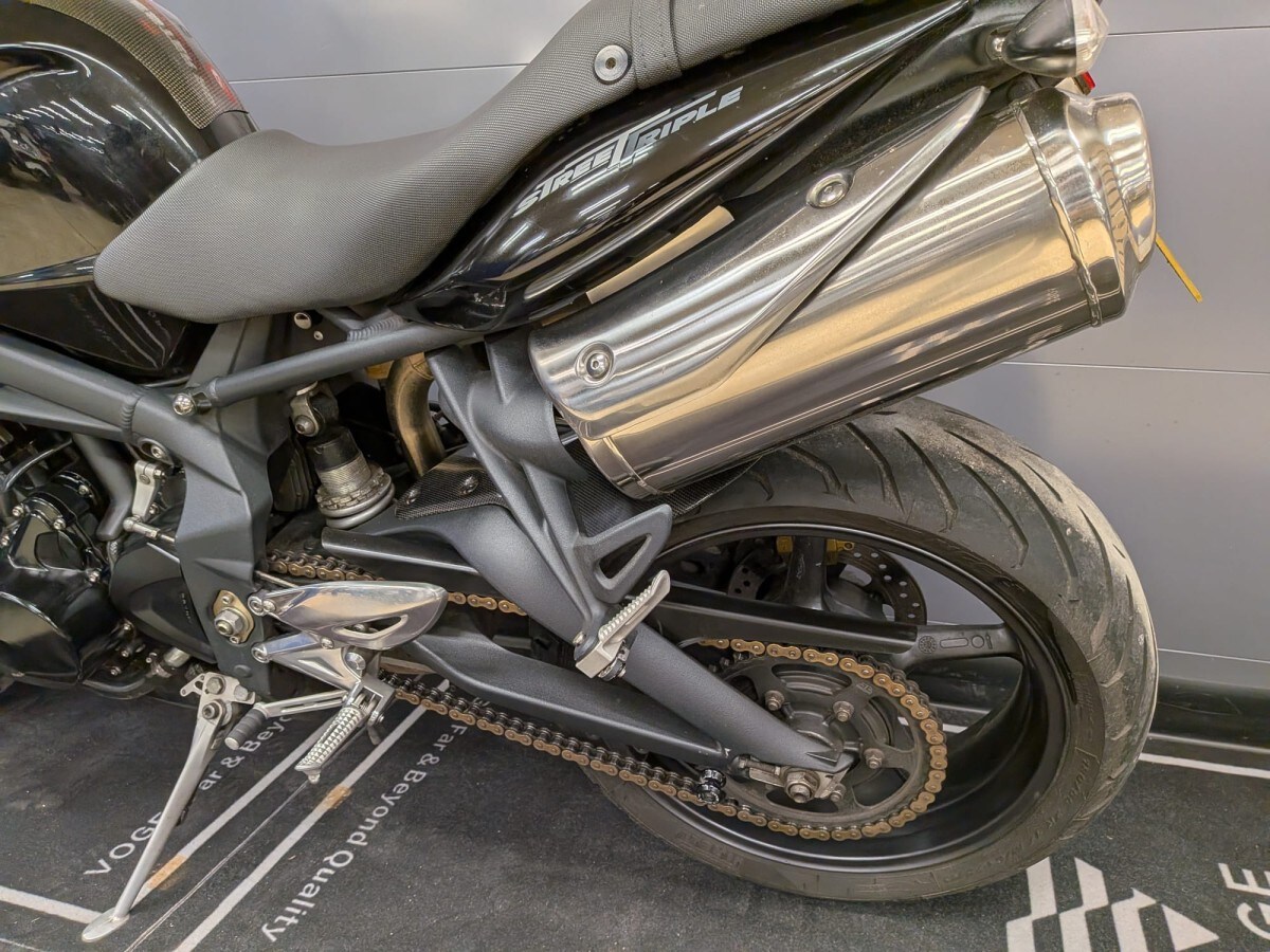 Triumph STREET TRIPLE