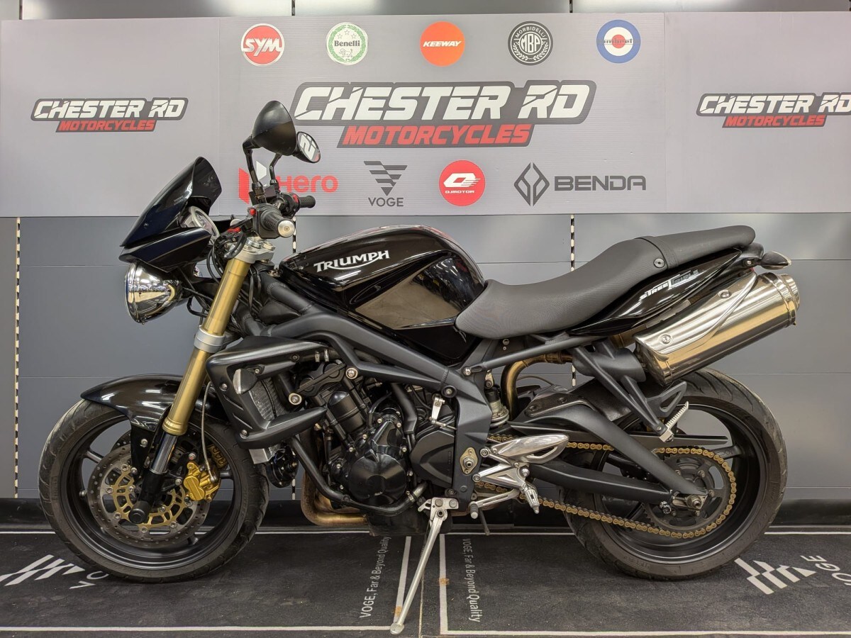 Triumph STREET TRIPLE