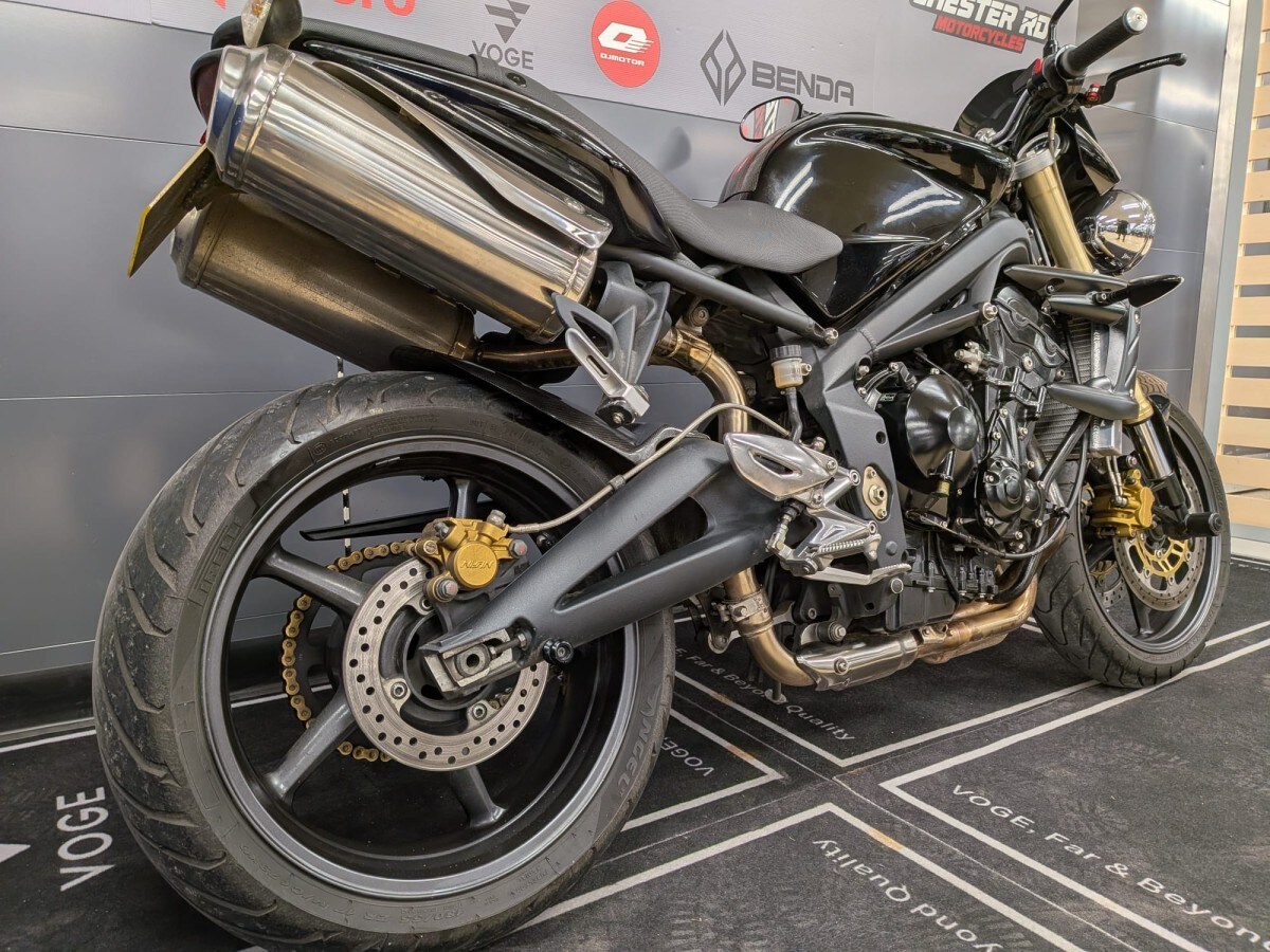 Triumph STREET TRIPLE
