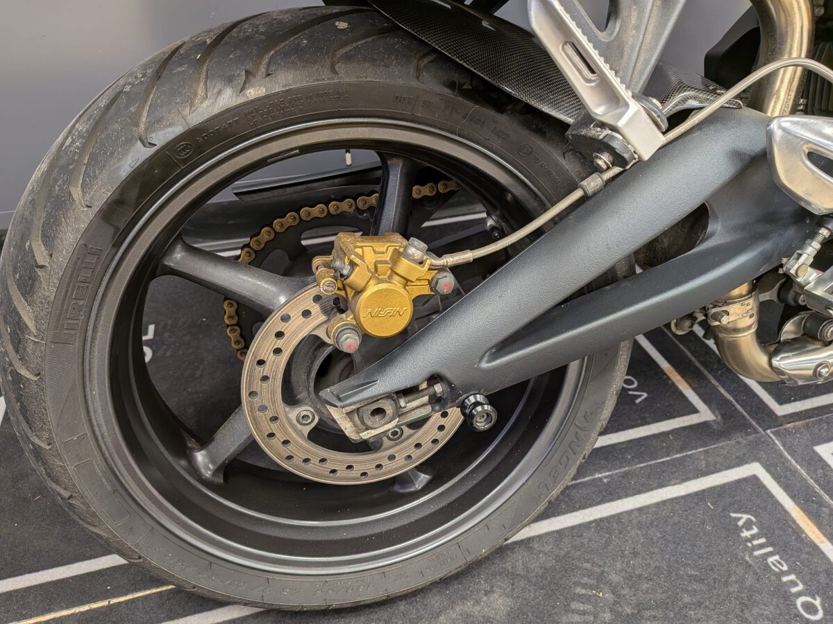 Triumph STREET TRIPLE