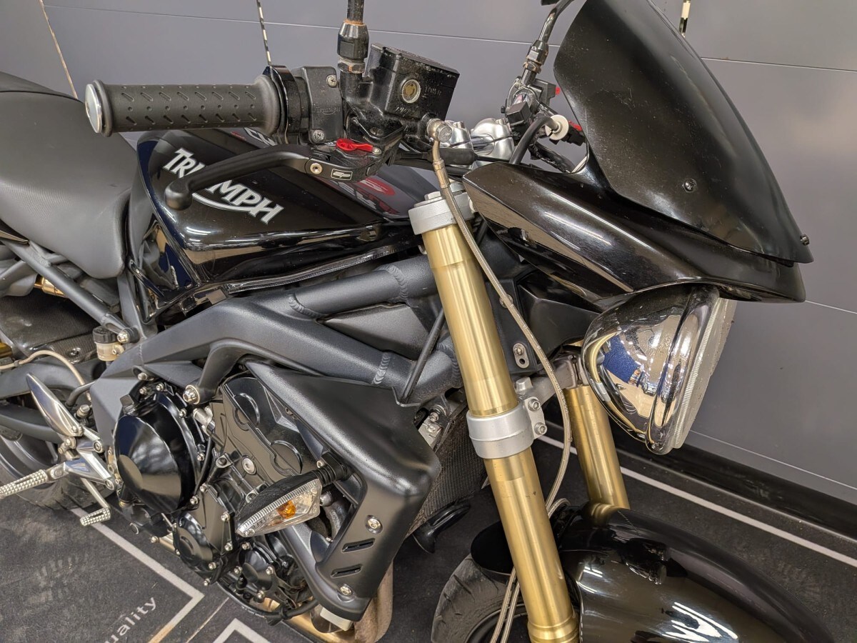 Triumph STREET TRIPLE