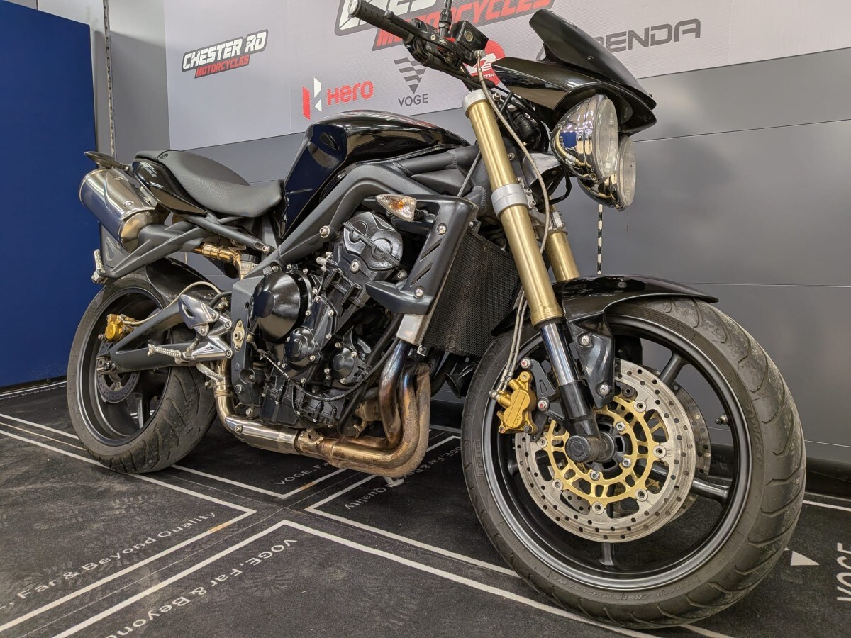 Triumph STREET TRIPLE