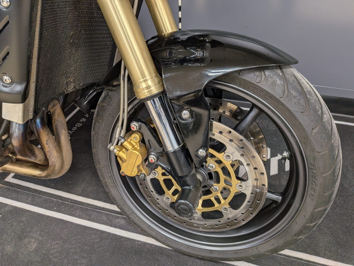 Triumph STREET TRIPLE