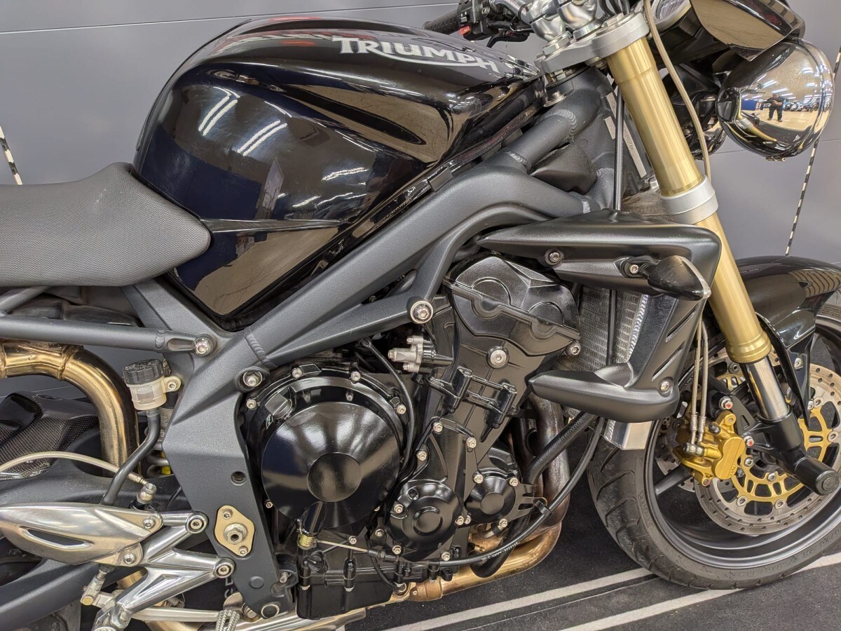 Triumph STREET TRIPLE