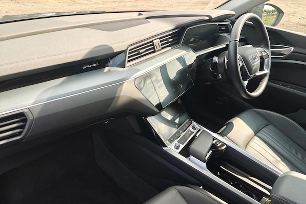 Used Audi Q8 2025 for sale - 75310831: Photo 2