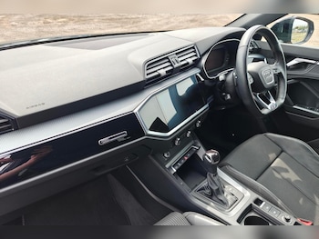 Used Audi Q3 2022 for sale - 75562952: Photo
