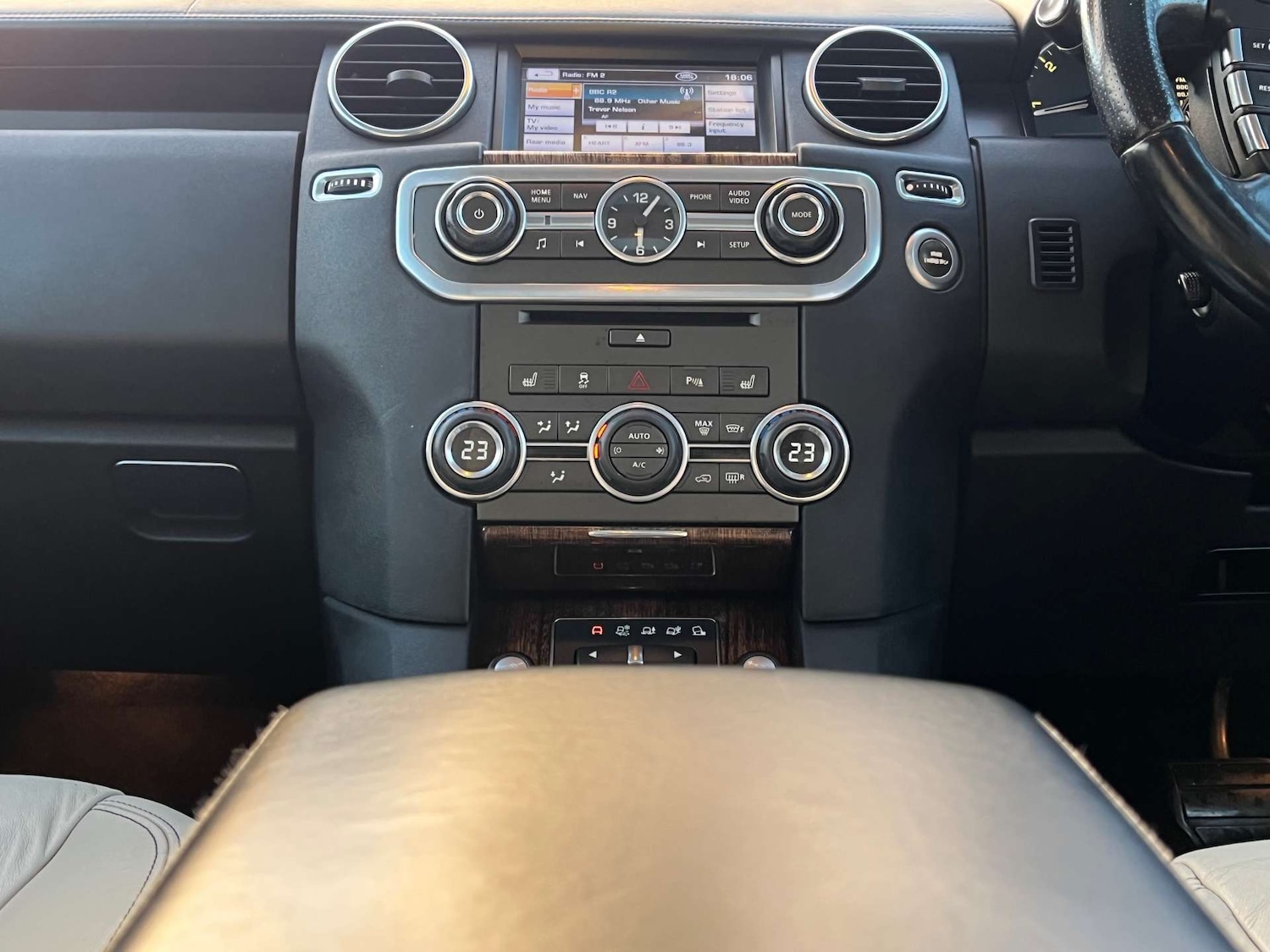 Used Land Rover Discovery 4 2013 for sale - 77001177: Photo 21