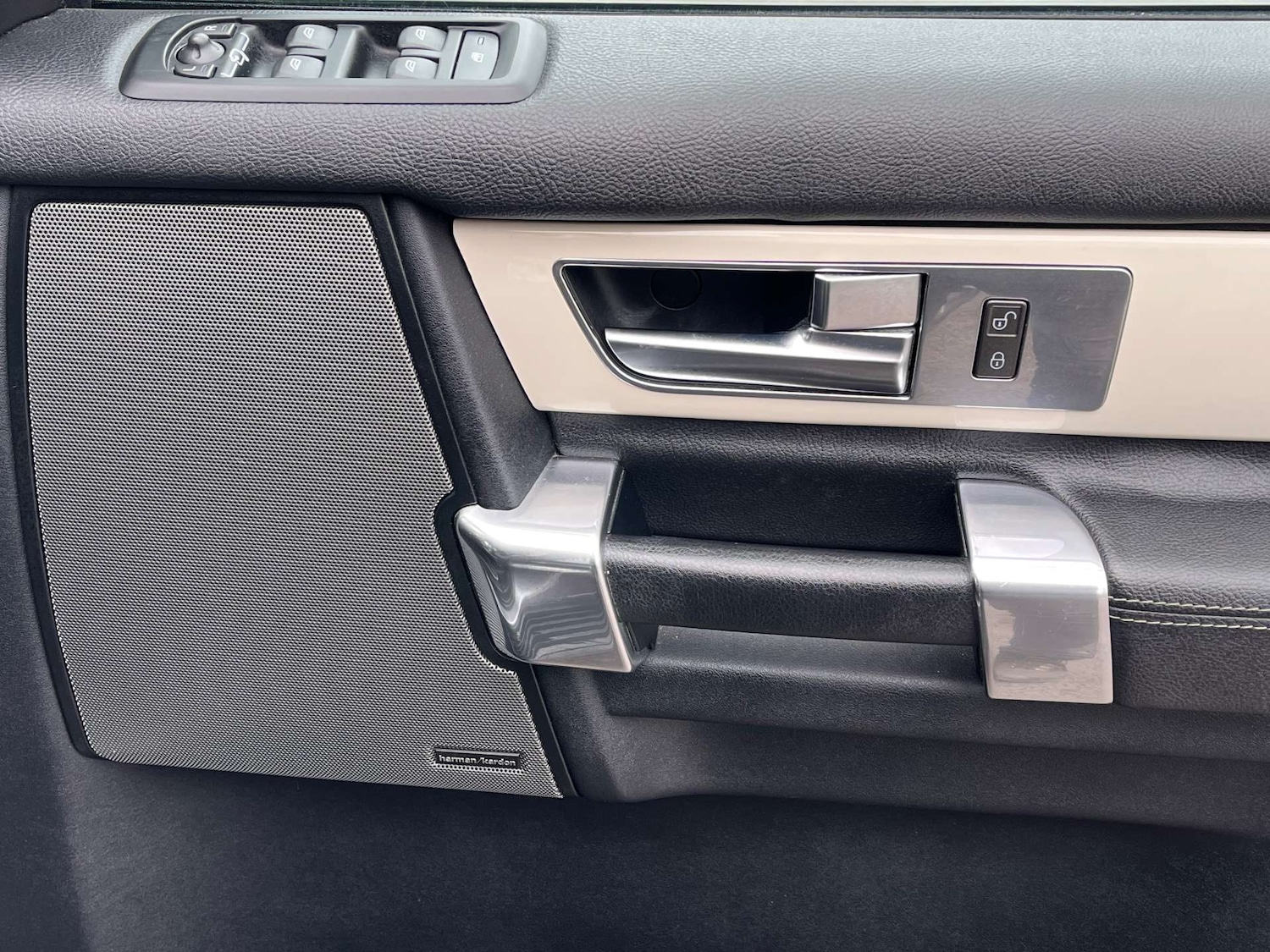 Used Land Rover Discovery 2011 for sale - 77664909: Photo 25