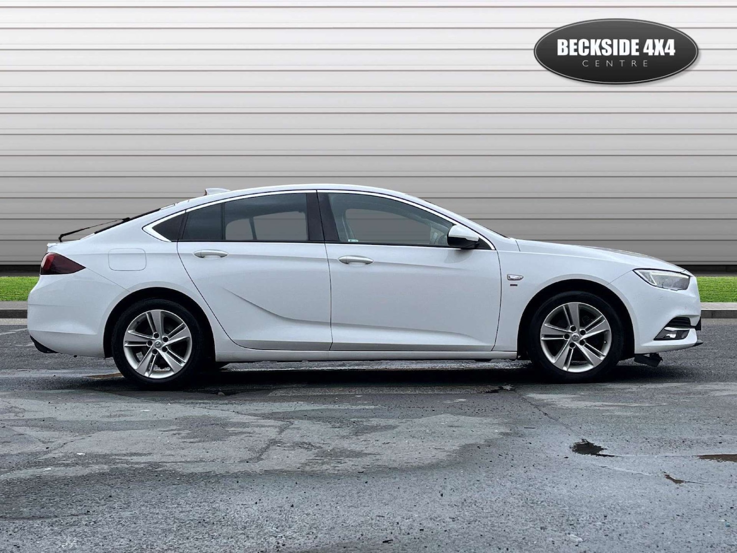 Used Vauxhall Insignia 2018 for sale - 77545021: Photo 2