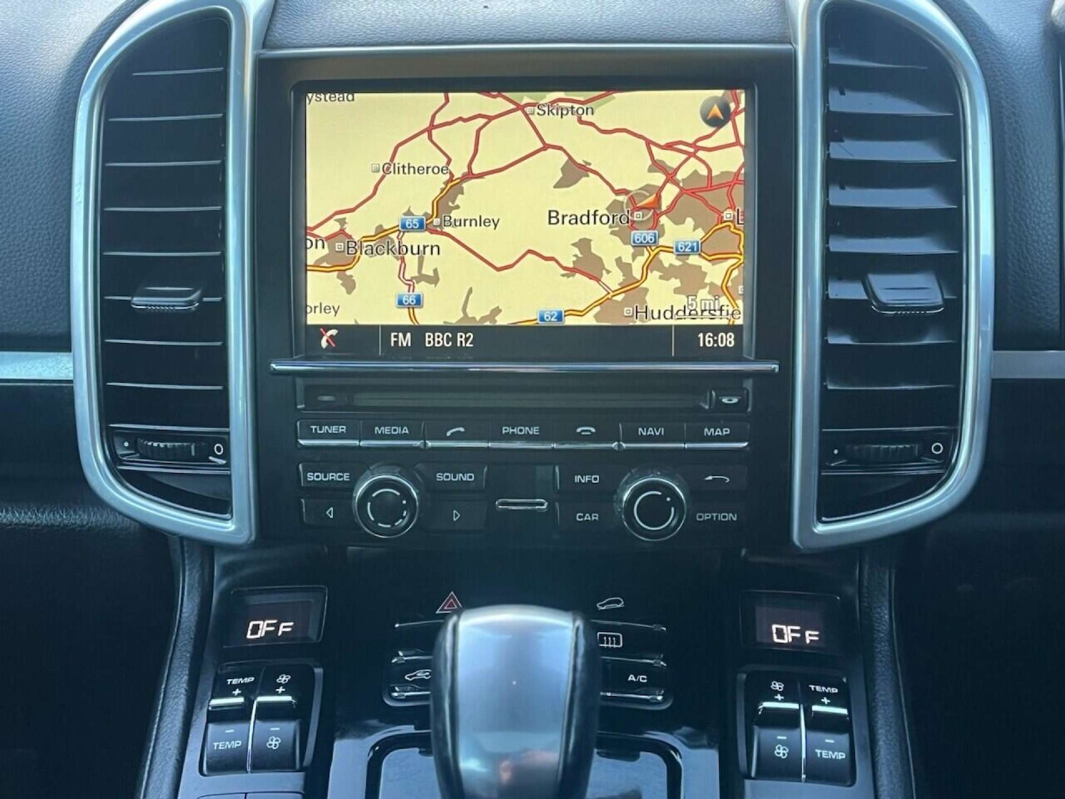 Used Porsche Cayenne 2015 for sale - 77001248: Photo 16