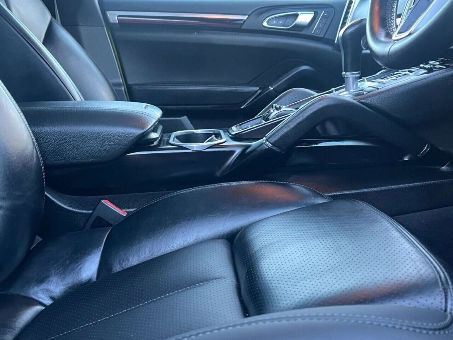 Used Porsche Cayenne 2015 for sale - 77001248: Photo 24