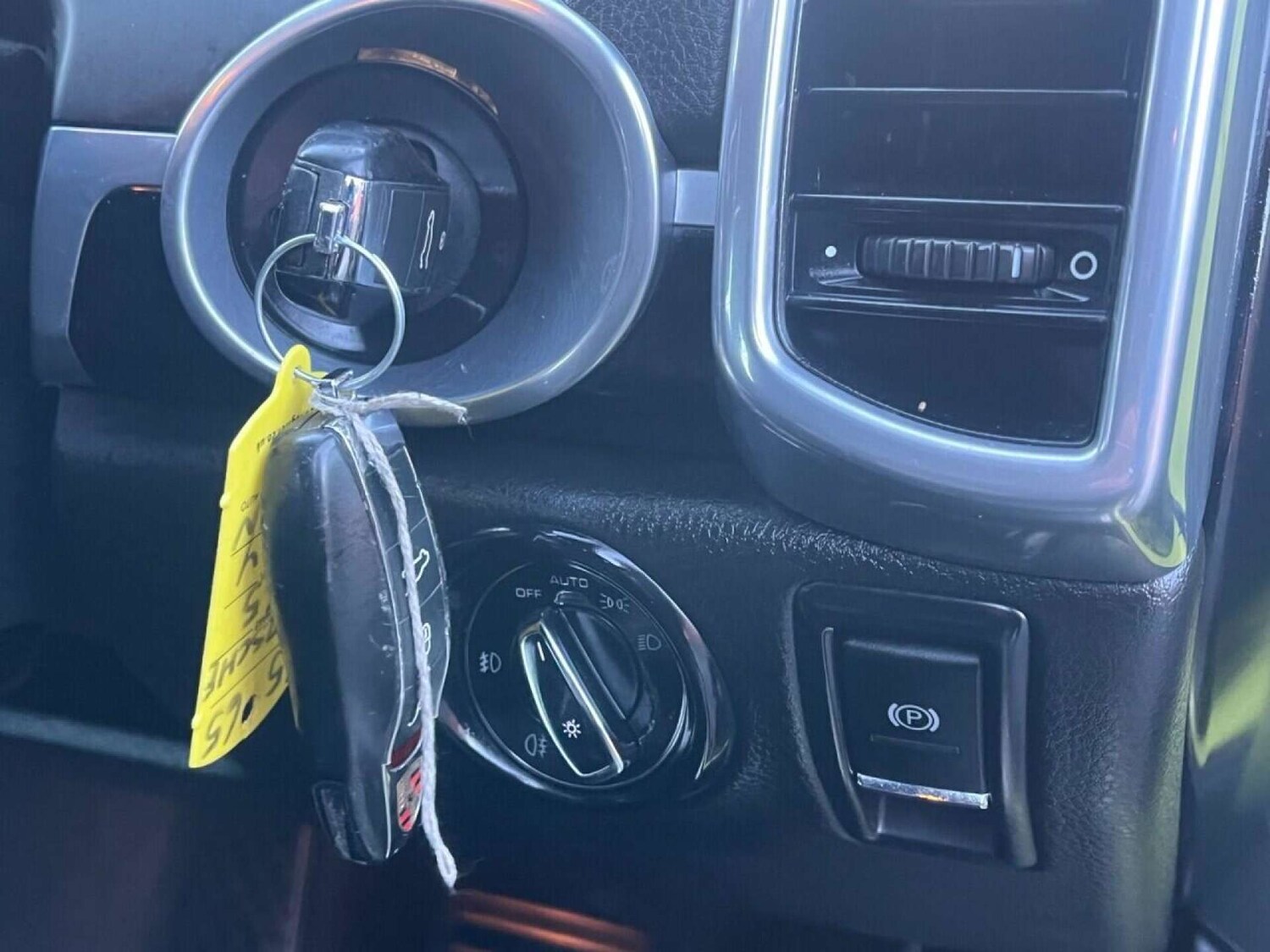 Used Porsche Cayenne 2015 for sale - 77001248: Photo 28