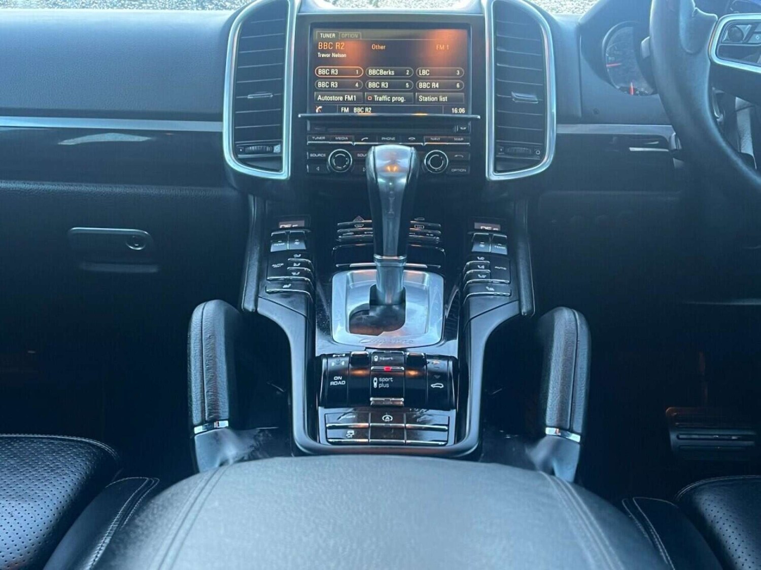 Used Porsche Cayenne 2015 for sale - 77001248: Photo 32