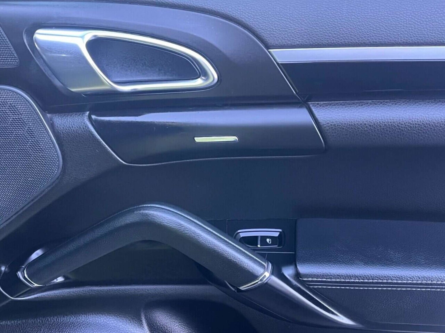 Used Porsche Cayenne 2015 for sale - 77001248: Photo 37