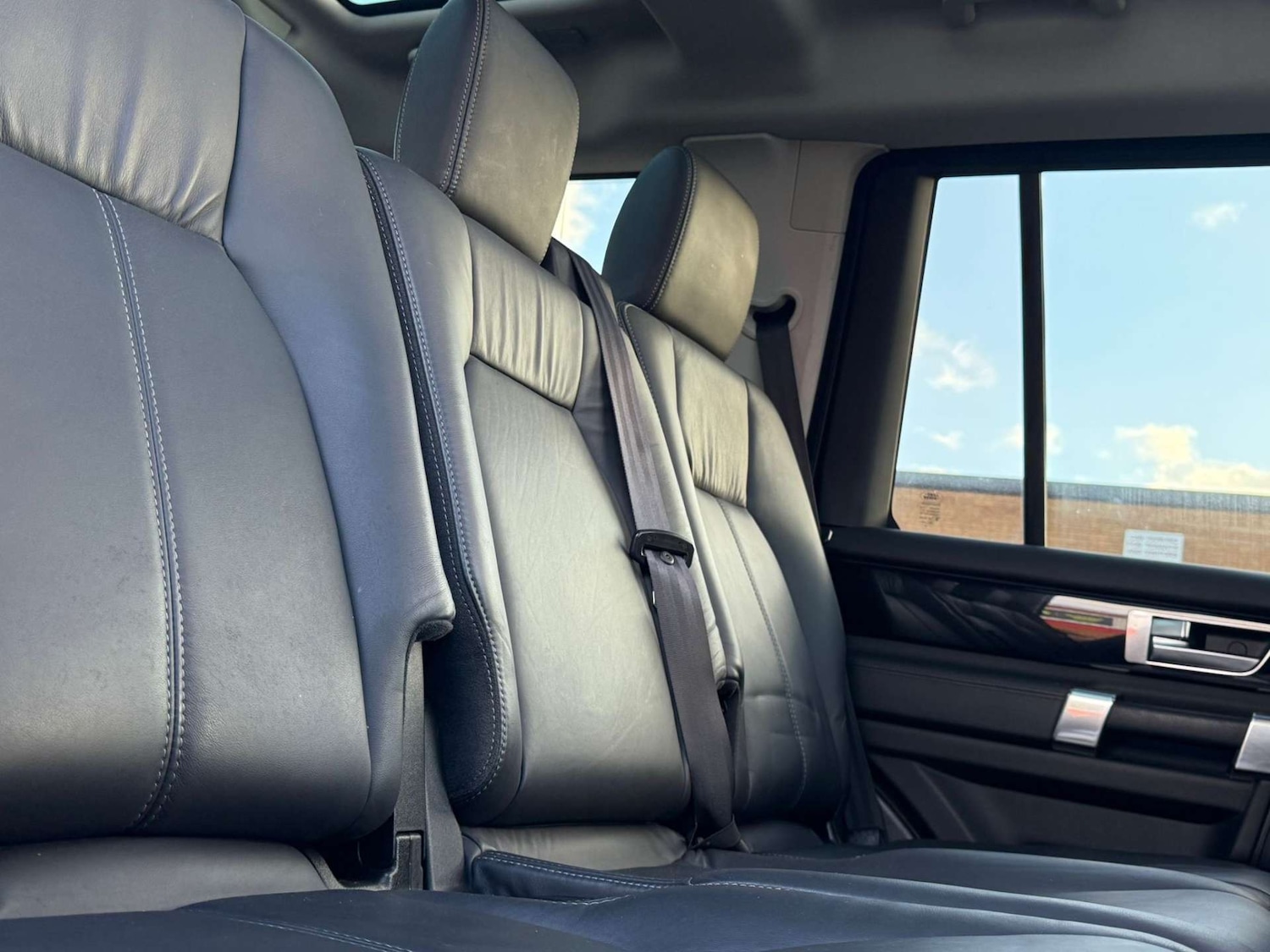 Used Land Rover Discovery 4 2015 for sale - 77001240: Photo 16