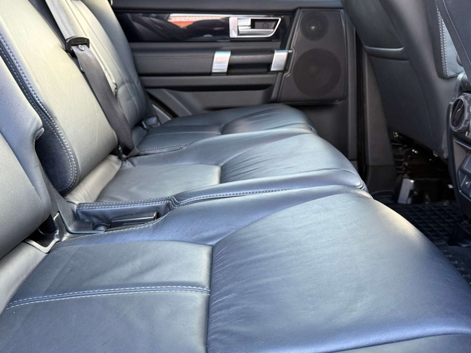 Used Land Rover Discovery 4 2015 for sale - 77001240: Photo 28