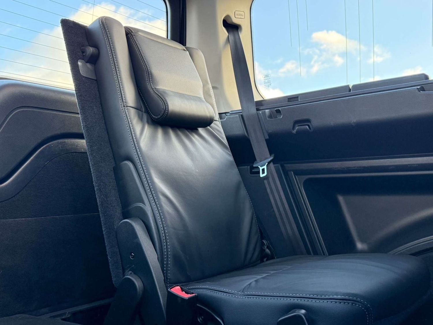 Used Land Rover Discovery 4 2015 for sale - 77001240: Photo 35