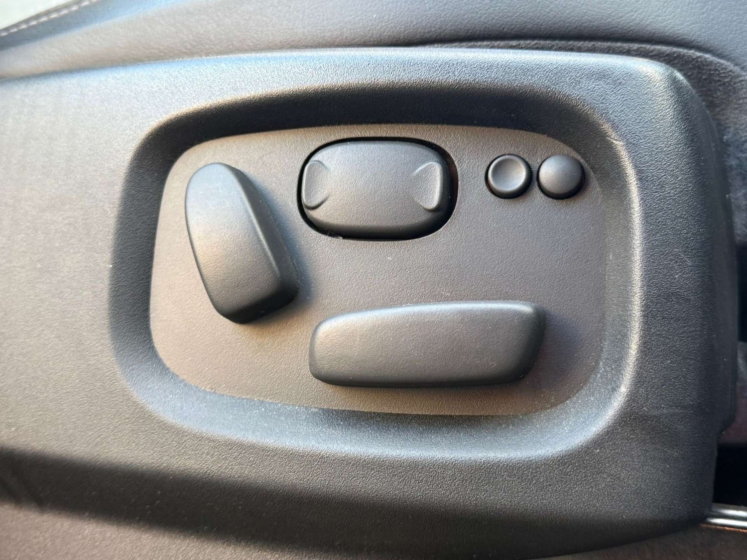 Used Land Rover Discovery 4 2015 for sale - 77001240: Photo 43