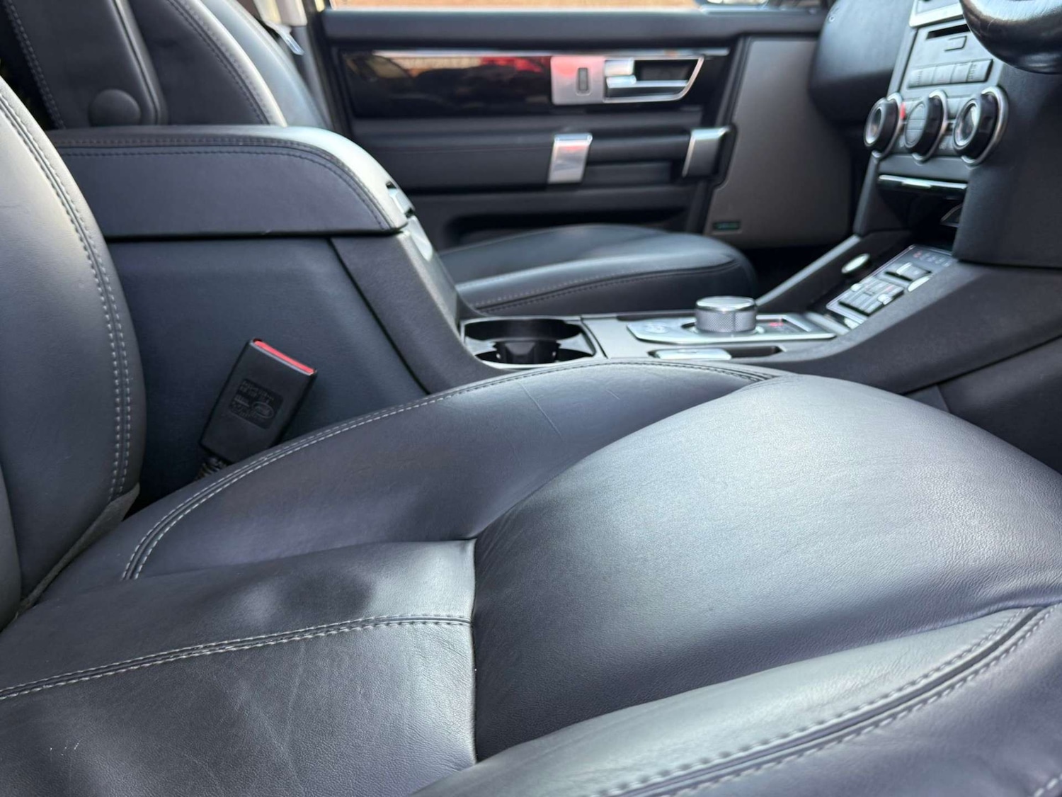 Used Land Rover Discovery 4 2015 for sale - 77001240: Photo 45