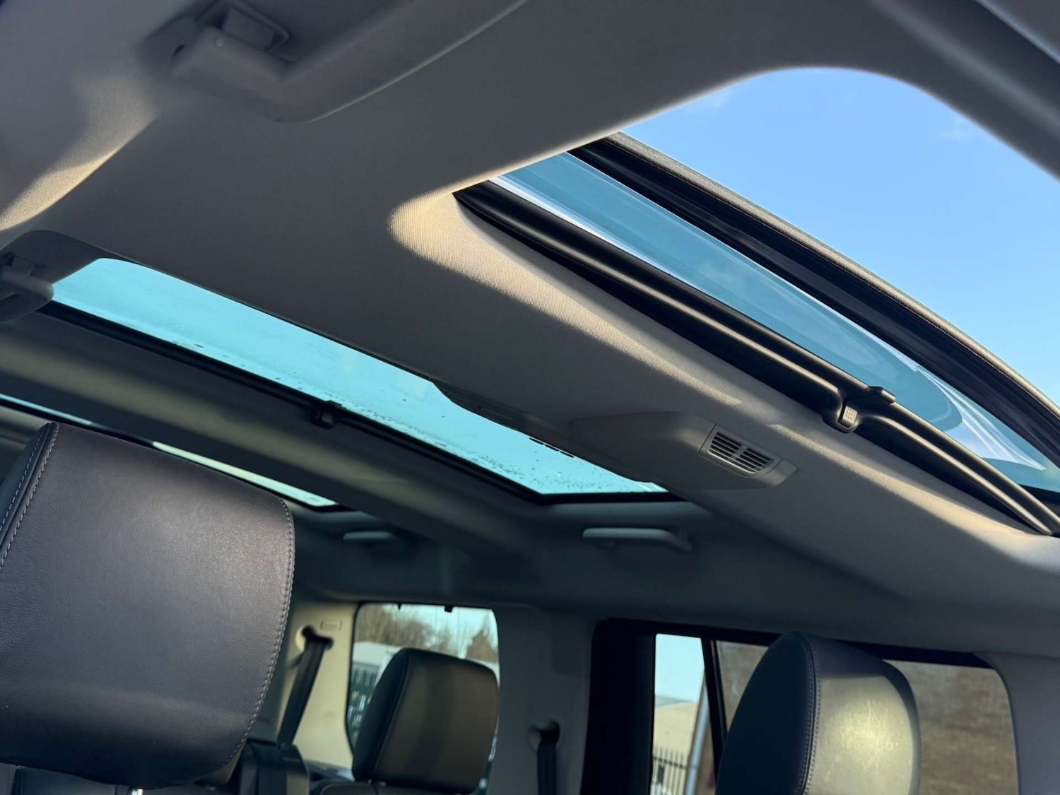 Used Land Rover Discovery 4 2015 for sale - 77001240: Photo 46