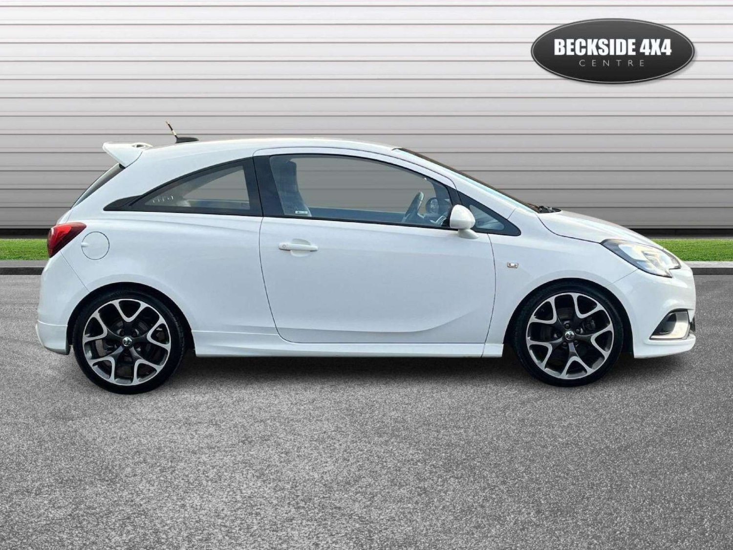 Used Vauxhall Corsa 2016 for sale - 77001226: Photo 2