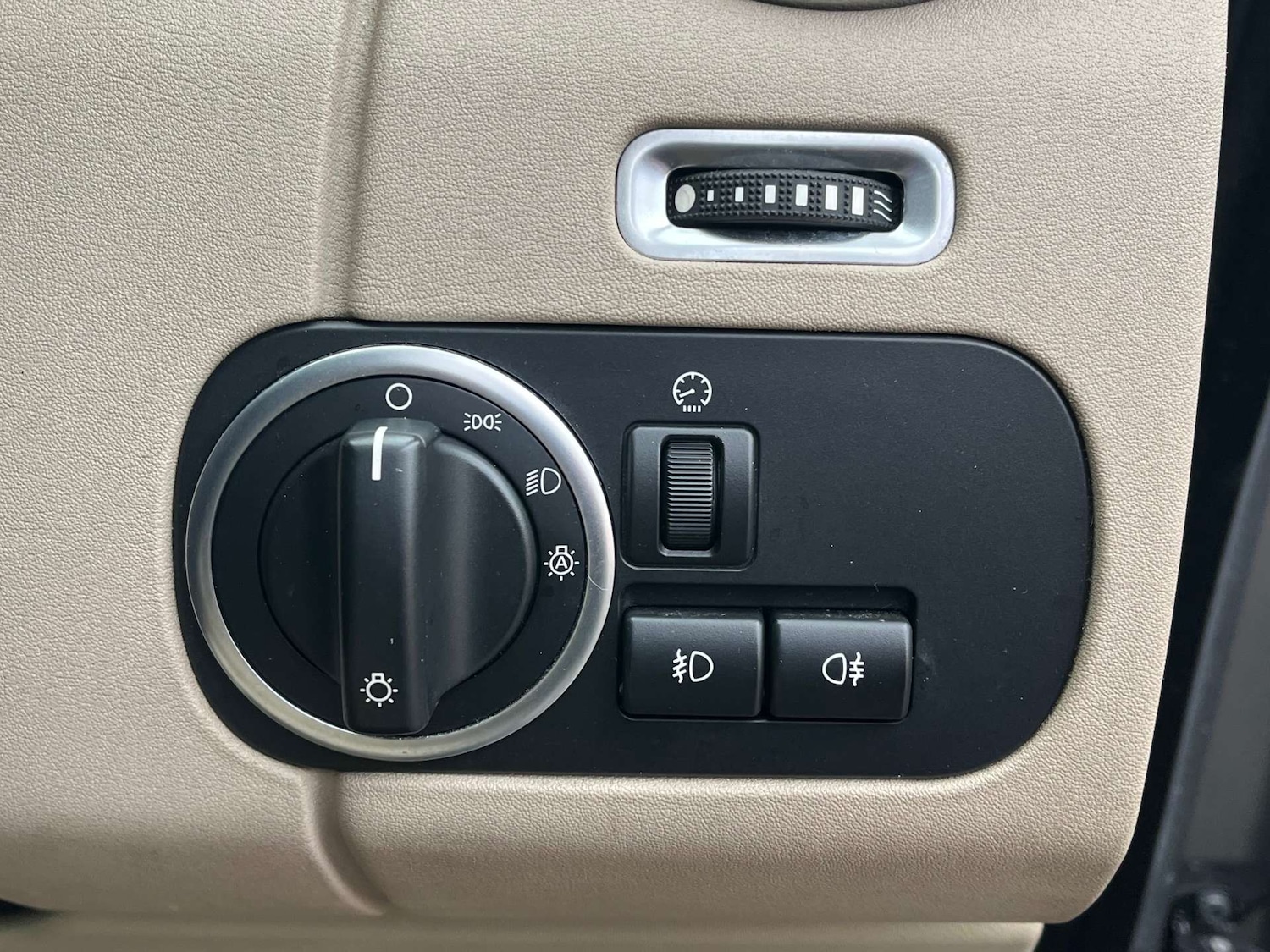 Used Land Rover Discovery 4 2015 for sale - 77001234: Photo 23