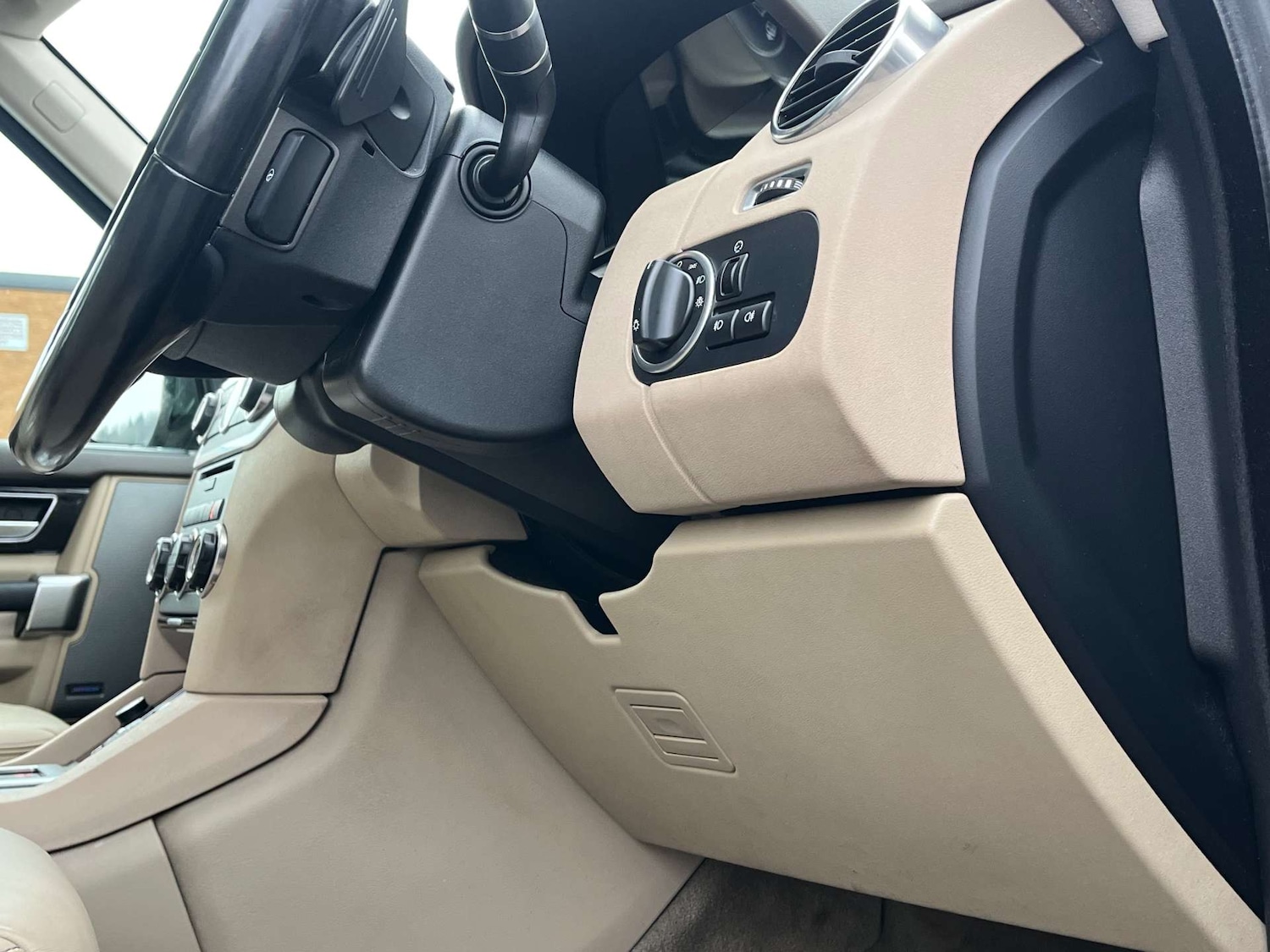 Used Land Rover Discovery 4 2015 for sale - 77001234: Photo 24