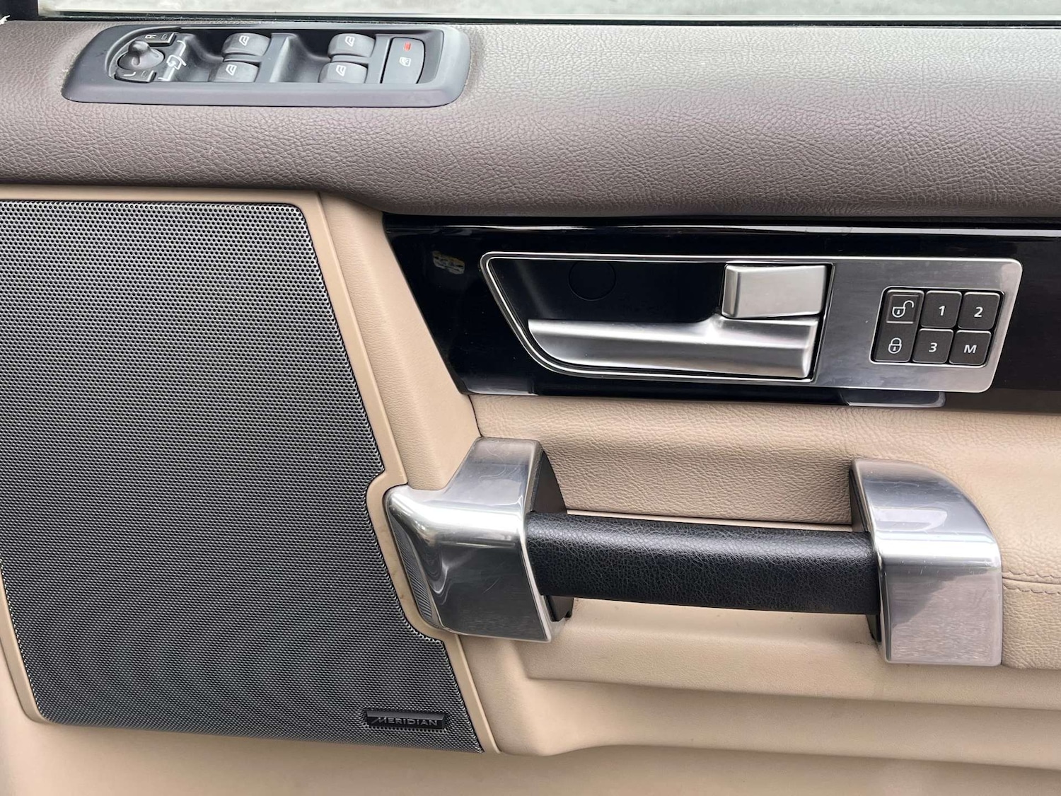 Used Land Rover Discovery 4 2015 for sale - 77001234: Photo 25