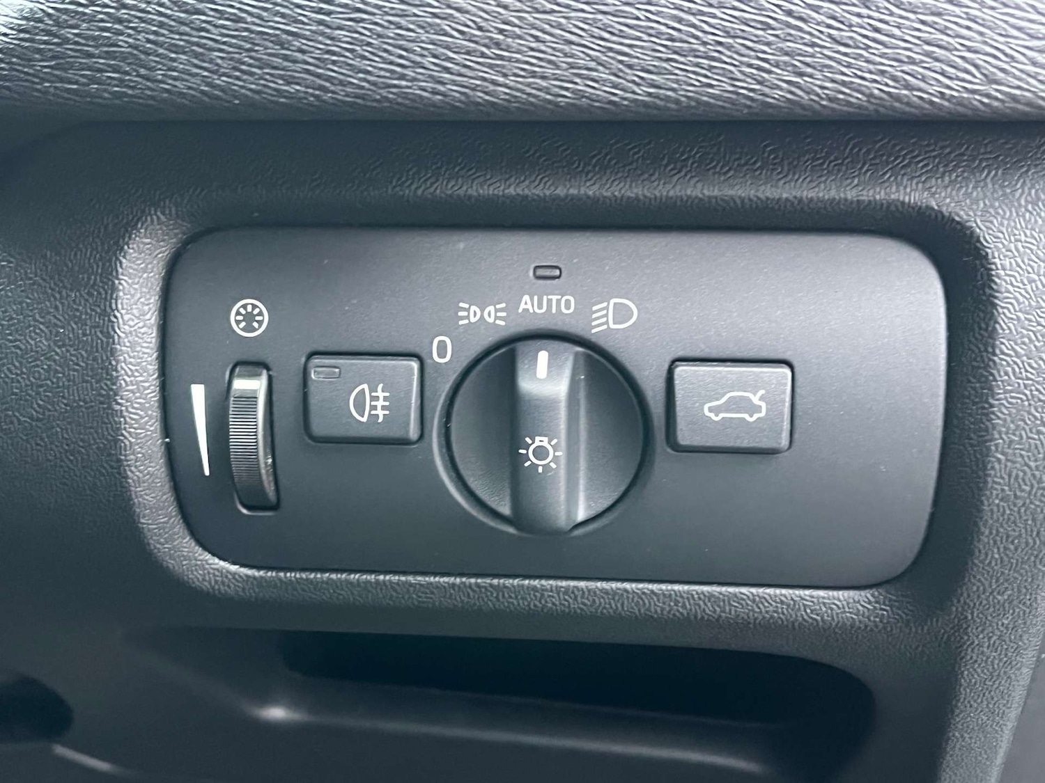 Used Volvo V40 2014 for sale - 77001247: Photo 17