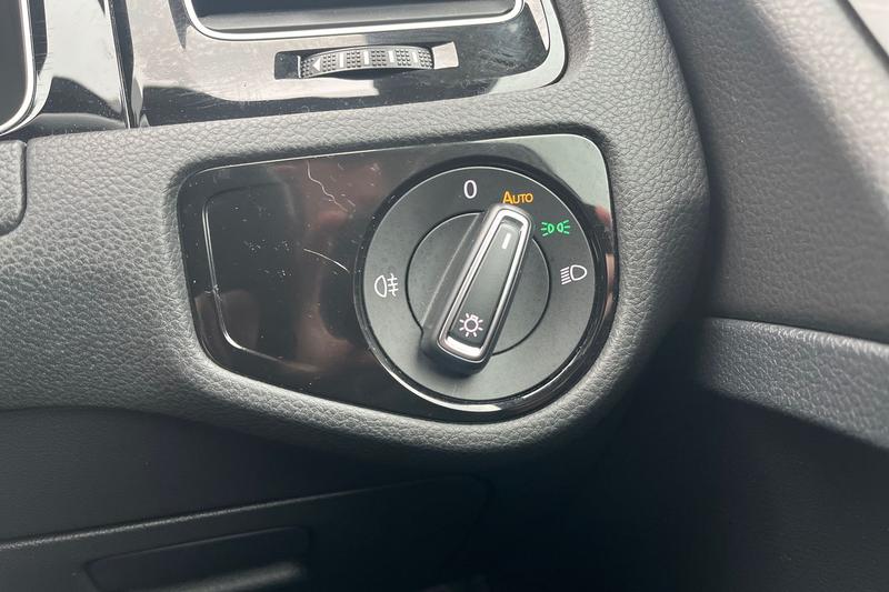 Used Volkswagen Golf 2018 for sale - 77804535: Photo 30