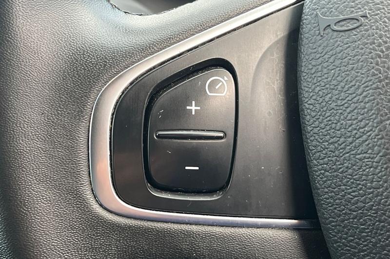 Used Renault Clio 2019 for sale - 76508183: Photo 25