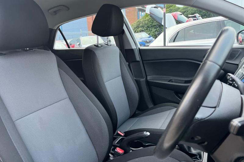 Used Hyundai i20 2017 for sale - 77427288: Photo 17