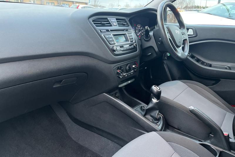 Used Hyundai i20 2017 for sale - 77427288: Photo 18