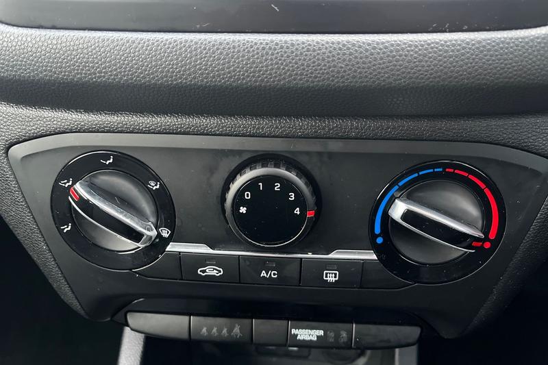 Used Hyundai i20 2017 for sale - 77427288: Photo 30