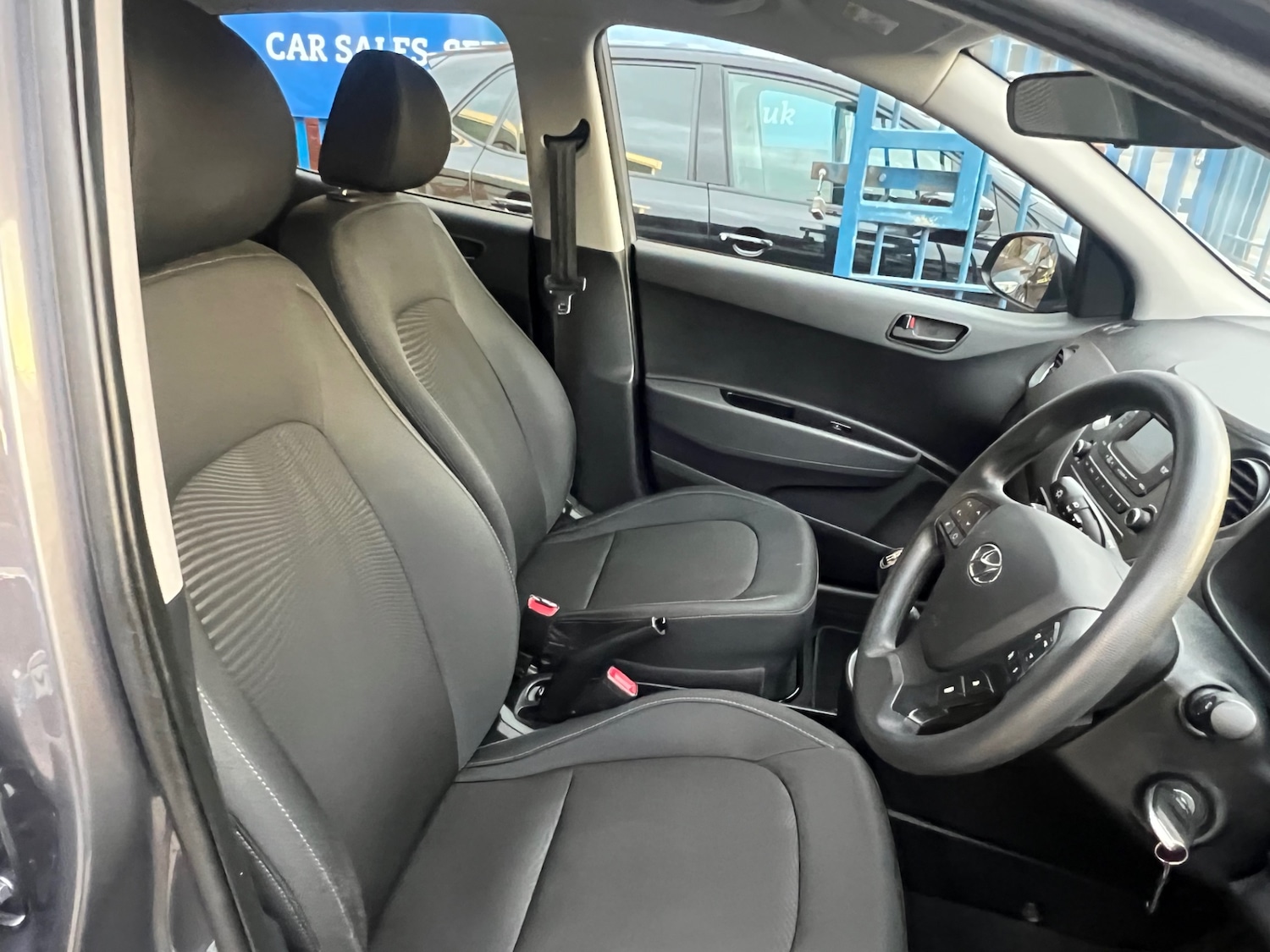 Used Hyundai i10 2018 for sale - 76479960: Photo 3
