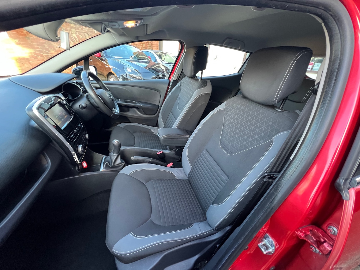 Used Renault Clio 2016 for sale - 77638798: Photo 12