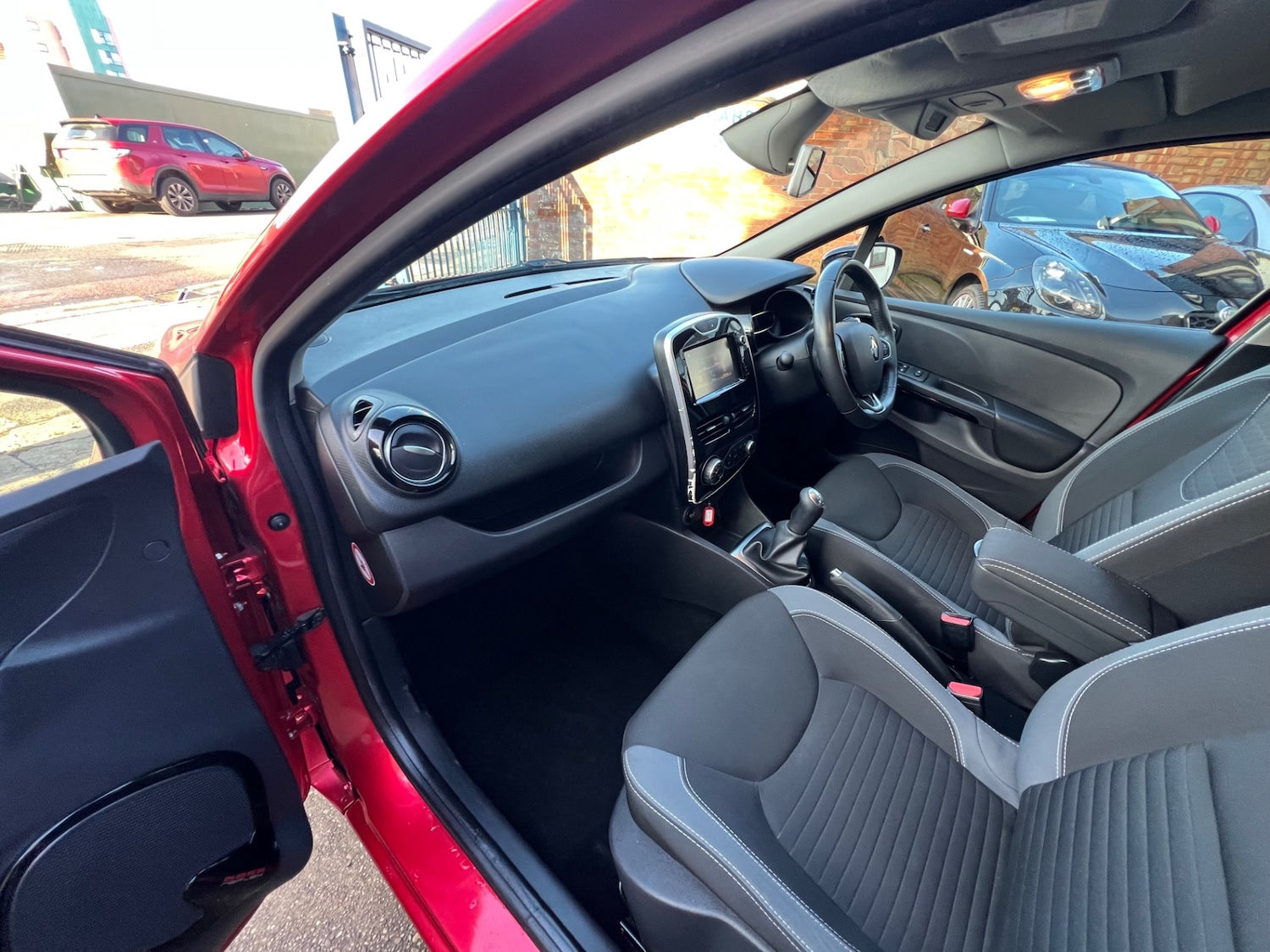 Used Renault Clio 2016 for sale - 77638798: Photo 19